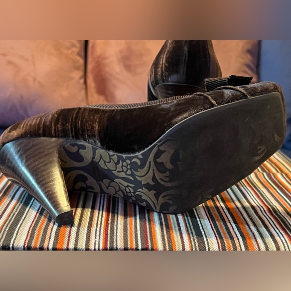 Report Crushed Velvet Pumps w/Bow | Square Toe| Brown | EUC - Picture 3 of 6